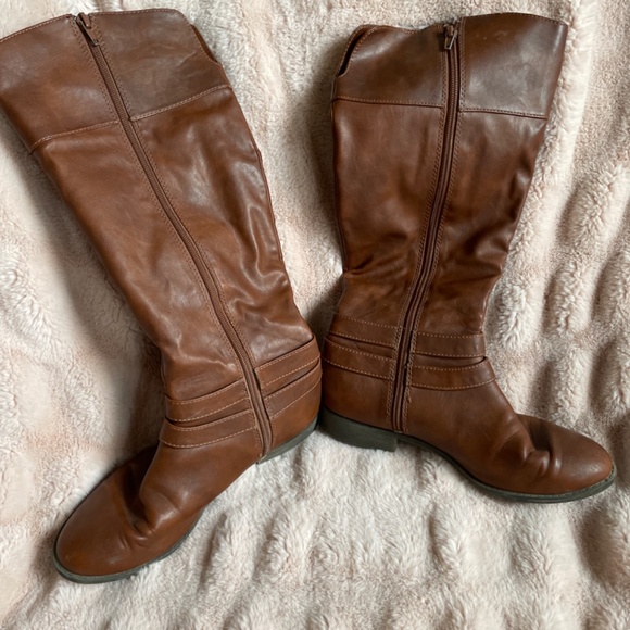 American Eagle brown tall boots. - Picture 3 of 7